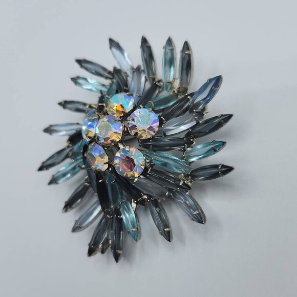 Vtg Unsigned Swirl Round Floral Burst Glass & AB Rhinestone Brooch Blue Gray OS - Picture 3 of 9